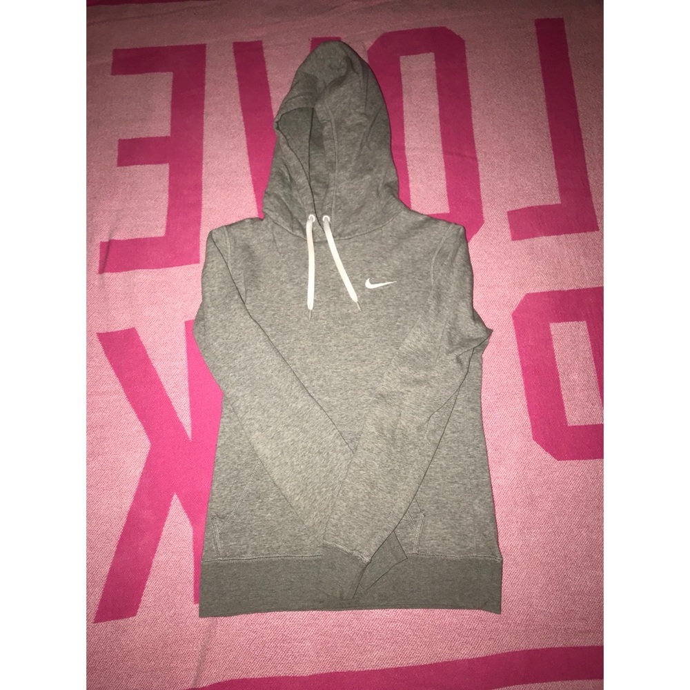 • hoodie.